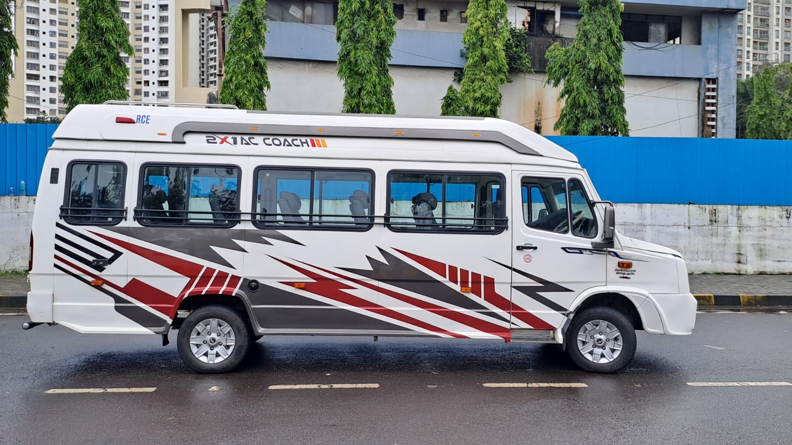 TEMPO TRAVELLER